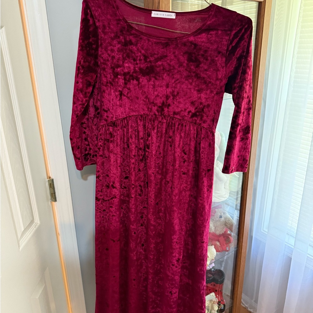 Chris & Carol Velvet Midi Dress in Deep pink